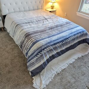 Koolaburra By Ugg Queen Blue and White Striped Comforter Puff Heavy Laundered